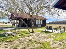 The Kingfisher Cabin 15min to Magnolia Baylor