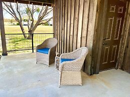 The Kingfisher Cabin 15min to Magnolia Baylor