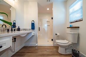 The Kingfisher Cabin 15min to Magnolia Baylor