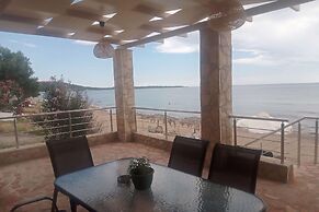 Maritinas Stone Apartment On The Beach