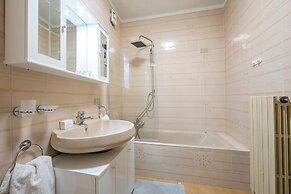 Alma - Near Lake in Sal