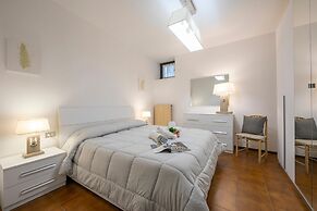 Alma - Near Lake in Sal