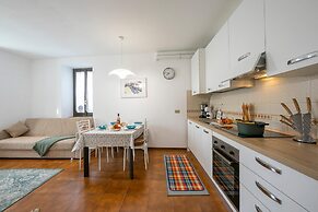 Alma - Near Lake in Sal