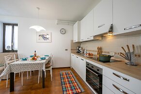 Alma - Near Lake in Sal