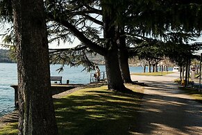 Alma - Near Lake in Sal