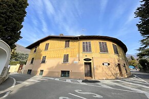 Alma - Near Lake in Sal