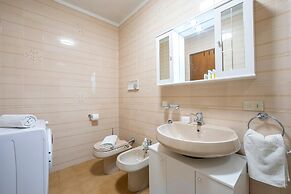 Alma - Near Lake in Sal