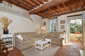 Alloro Grillo in Camaiore