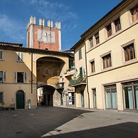 Alloro Grillo in Camaiore