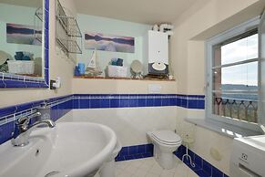 Alloro Grillo in Camaiore