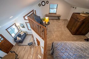 The Goldfinch Cabin 15 MIN to Magnolia Baylor