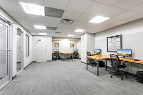 Exquisite Condo a Short Walk to F.Q.