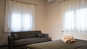 Andromachis Moneto Under Meteora