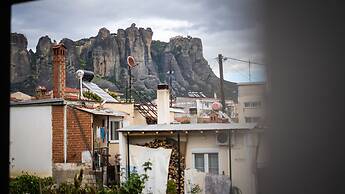 Andromachis Moneto Under Meteora