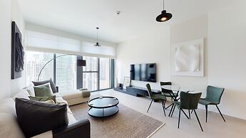 Stylish 23rd Floor Apartment at BLVD