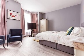 North Central London House/ Sleeps8/garden/wifi