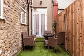 North Central London House/ Sleeps8/garden/wifi