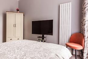 North Central London House/ Sleeps8/garden/wifi