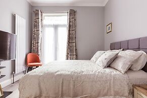 North Central London House/ Sleeps8/garden/wifi