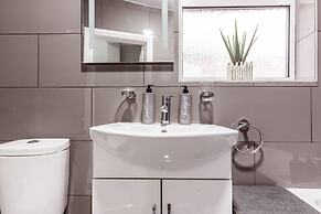 North Central London House/ Sleeps8/garden/wifi