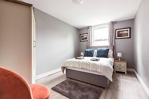 North Central London House/ Sleeps8/garden/wifi