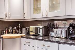 North Central London House/ Sleeps8/garden/wifi