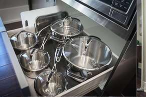 Skyline Suites - Next to MTCC, ACC & CN Tower