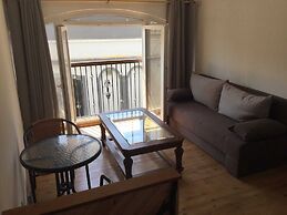 Charming 1-bed Apartment in Larnaca