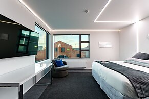 Quarters B2- Luxurious Studio