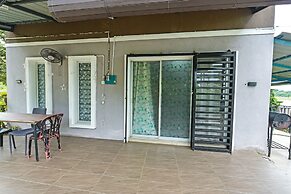 OYO HOME 90682 Liliz Mambang Farmstay