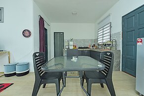 OYO HOME 90682 Liliz Mambang Farmstay