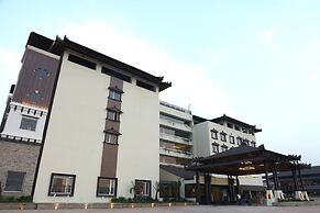 Shyama Sarovar Portico