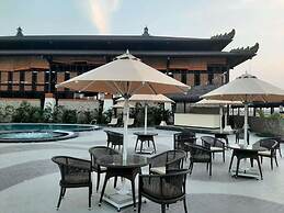 Shyama Sarovar Portico