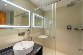 Shyama Sarovar Portico