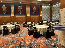 Shyama Sarovar Portico