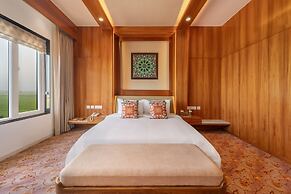 Shyama Sarovar Portico