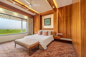 Shyama Sarovar Portico