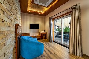 Shyama Sarovar Portico