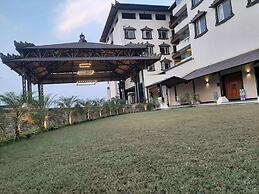 Shyama Sarovar Portico