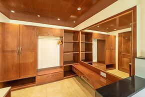 Shyama Sarovar Portico