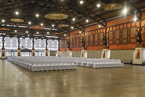 Shyama Sarovar Portico