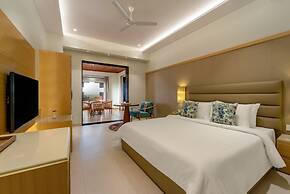 Shyama Sarovar Portico