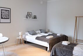 2ndhomes 144 m2 Stylish 3BR Center Home