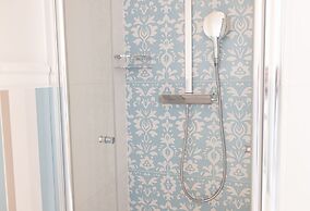 2ndhomes 144 m2 Stylish 3BR Center Home