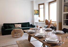 2ndhomes 144 m2 Stylish 3BR Center Home