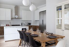 2ndhomes 144 m2 Stylish 3BR Center Home