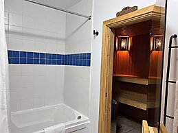 Les Eaux 227-1 by Escapades Tremblant