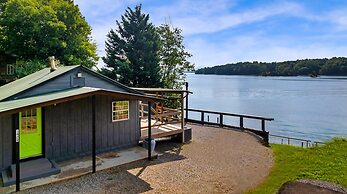 Cabin at Lakeside