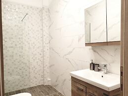 Eantos Studios and Suites