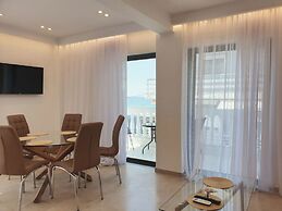 Eantos Studios and Suites